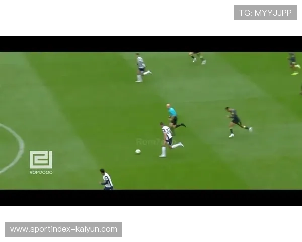 热刺对阵曼城一役，范德芬关键封堵哈兰德射门成防守教科书