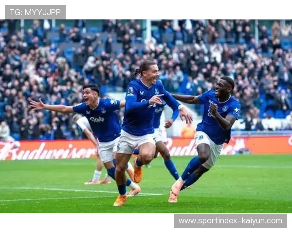 埃弗顿格拉利什因伤缺阵,球队中场调度受考验 埃弗顿格拉利什因伤缺阵,球队中场调度受考验